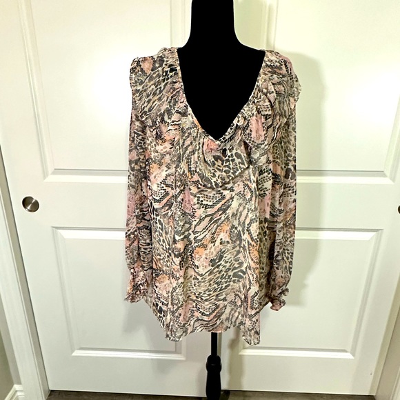 Maurices Tops - NWT Maurice’s Patterned 2X Blouse